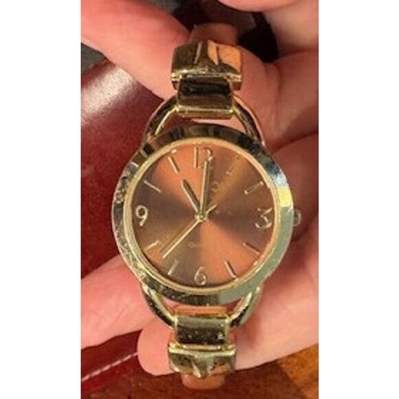 Women's Studio Time Watch, Gold Tone with Face Color Matching Band Wrap - Picture 3 of 3